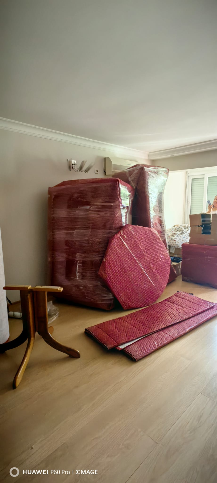 Ev eşyalarının paketleme ve taşıma hazırlığı.